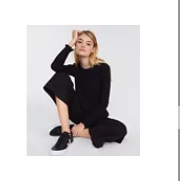 Lou & Grey Softserve Slub Ruffle Cropped Top in Black - Picture 6 of 7